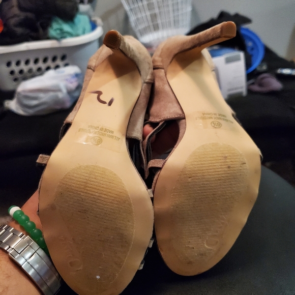 Heels - Picture 3 of 4
